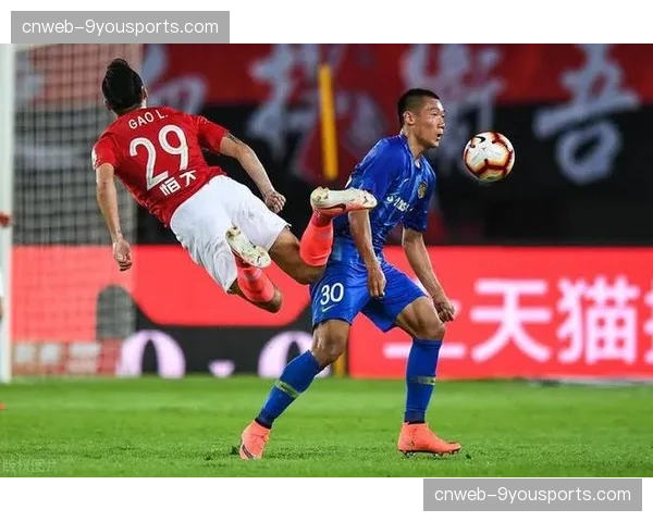 梦想队通过协防与快速轮转迫使王牌队多次失误，防守转化为进攻优势